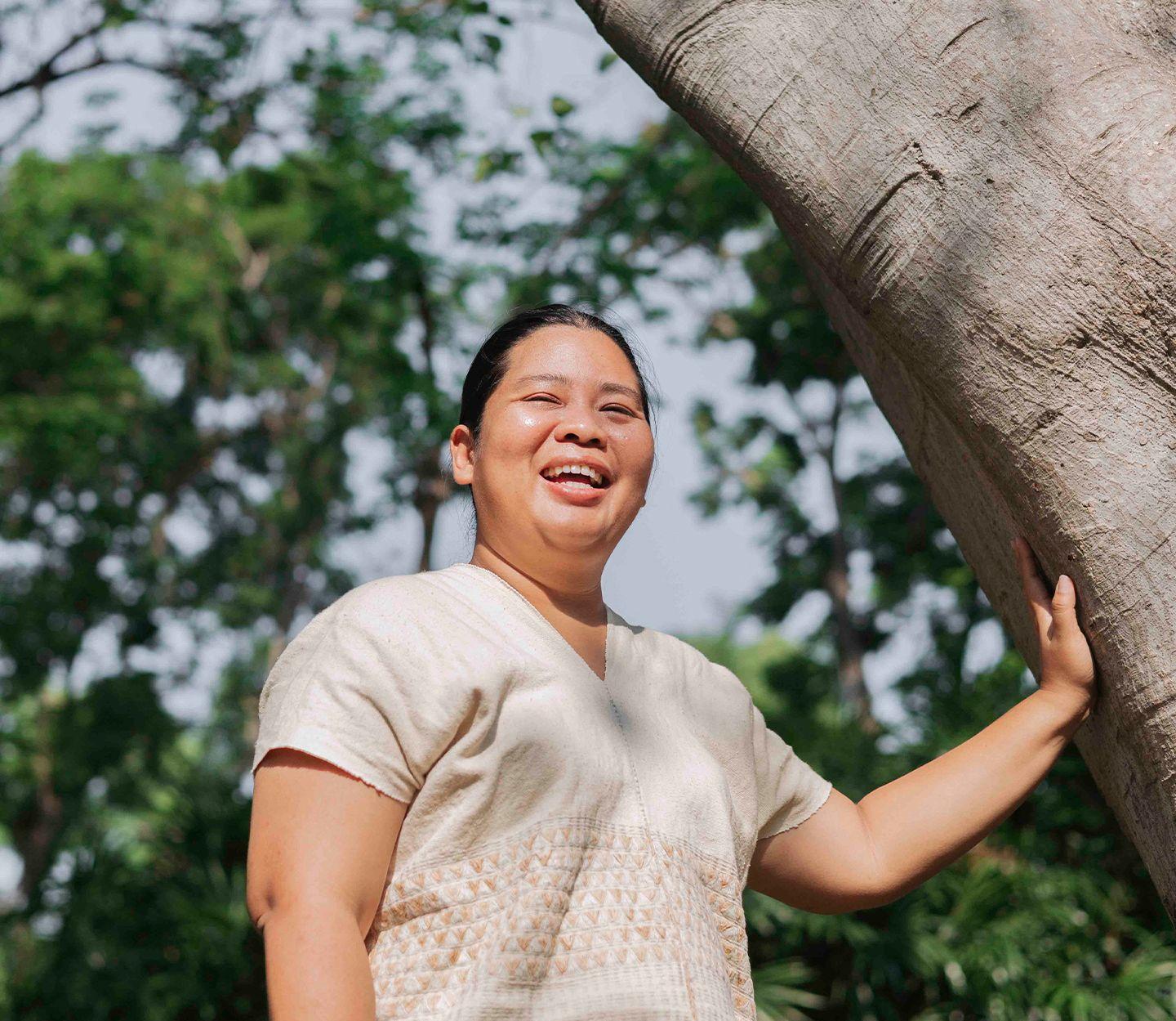 ‘มิ้นท์ ธนาพร’ เจ้าหน้าที่ป่าไม้สายฮีลลิ่ง ชวนผู้หญิงมาอาบป่าเพื่อค้นพบตัวเอง